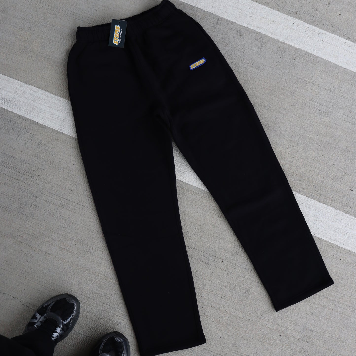 Stems Cuffless Trackpants Black